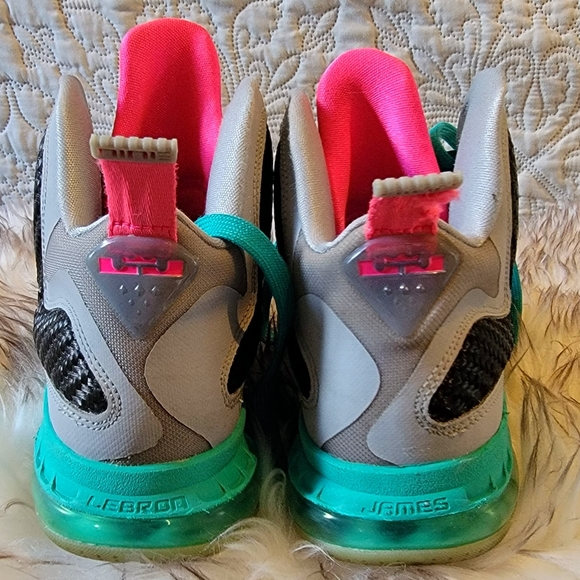 Nike LeBron 9 South Beach (GS) - Picture 2 of 5